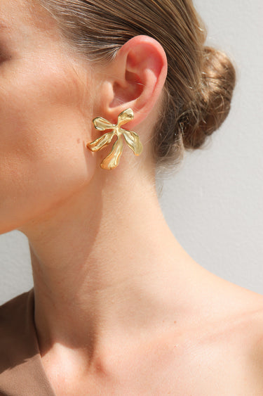 FLOWER STUD EARRINGS GOLD - STUDIO JO STORE